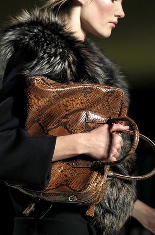 02_prada_phyton_bag