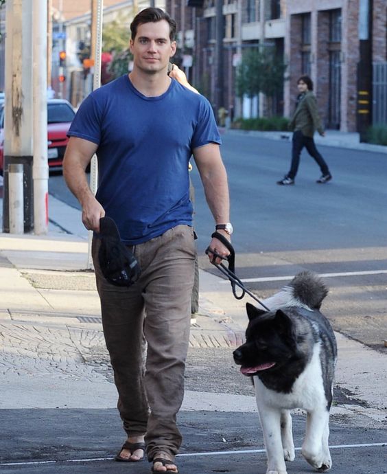 Henry Cavill - Tamanho do Pé  Henry cavill, Pés, Pé grande